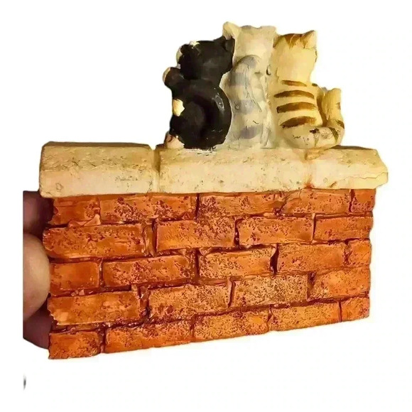 Vintage 1983 Peter Fagan Adorables Scotland CAT Chorus on a Brick Wall Figurine - Picture 2 of 3